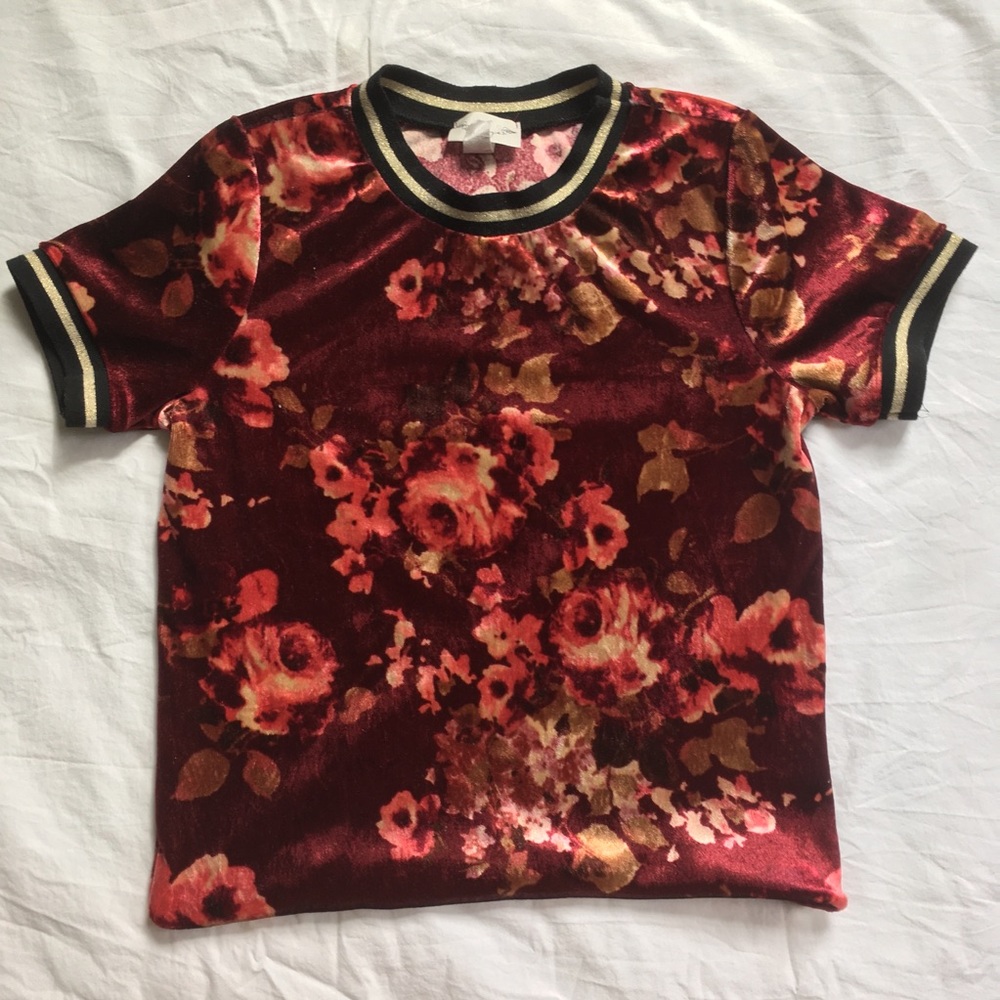 Red velvet short-sleeve